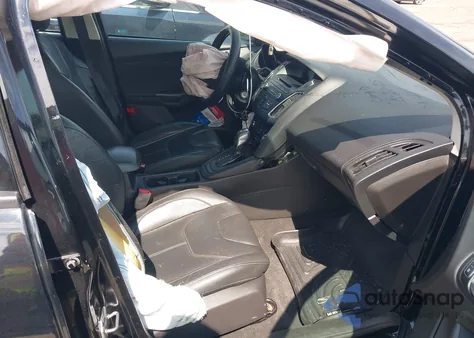 2016 Ford Focus Se z USA, uszkodzony, nr VIN 1FADP3F25GL318640